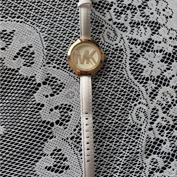 Michael Kors Gold-Tone Logo Dial Watch with White Textured Strap - Picture 2 of 4